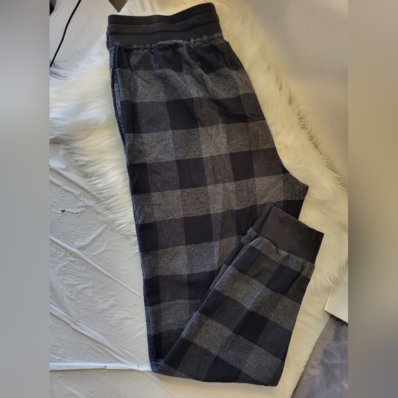 Denver Hayes Plaid Pj's in Black and Gray, Size XL (36) - Picture 3 of 4